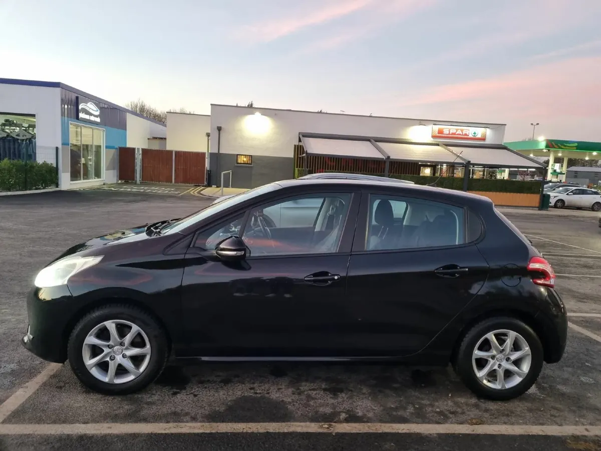 Peugeot 208 2014 - Image 1