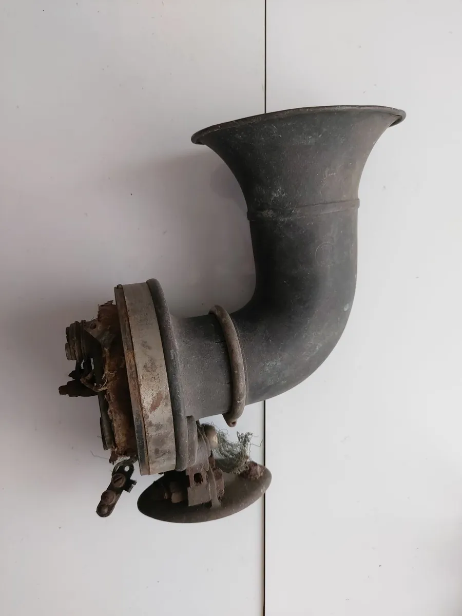 1920/1930s Robert Bosch Trumpet horn - Delivery - Image 1