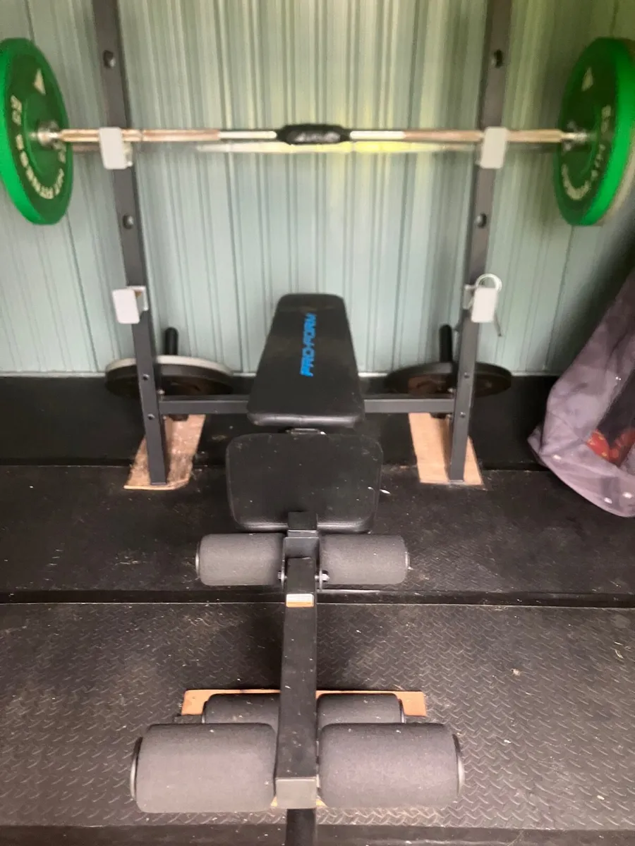 Weight bench and weights - Image 1