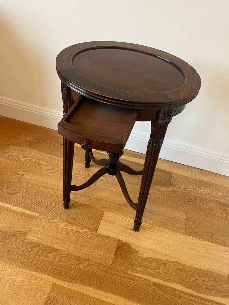 Elegant vintage Mahogany side table - Image 3