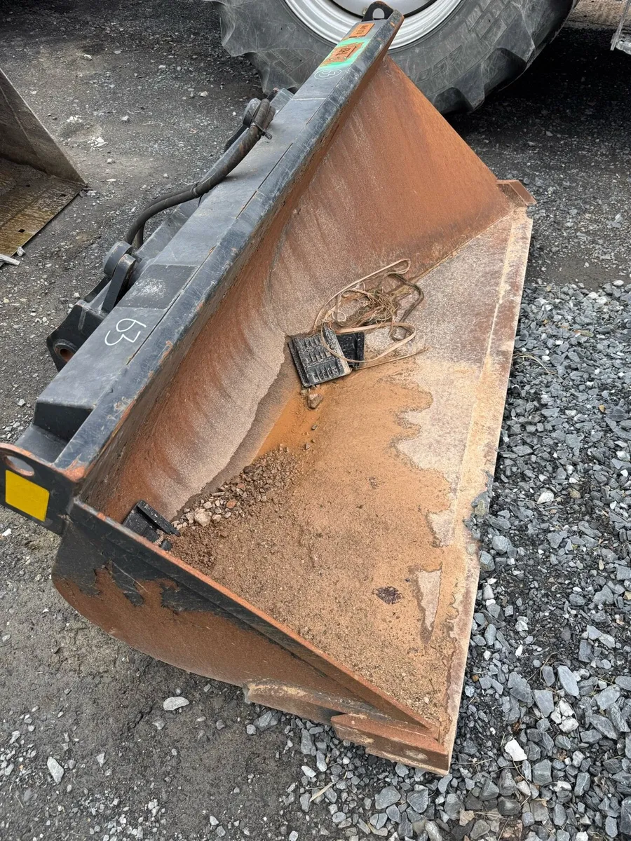 Jcb tilt bucket - Image 1