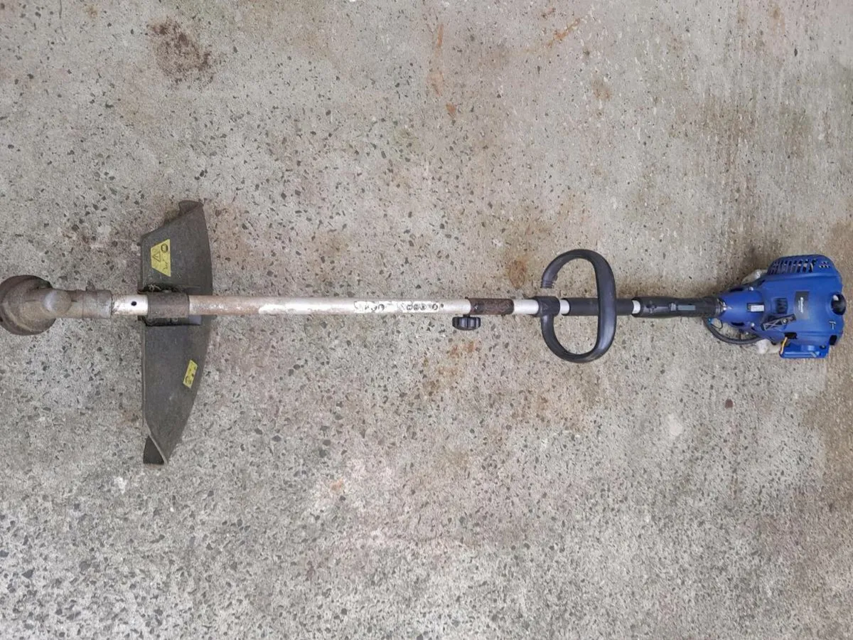 Strimmers for parts or repair - Image 3