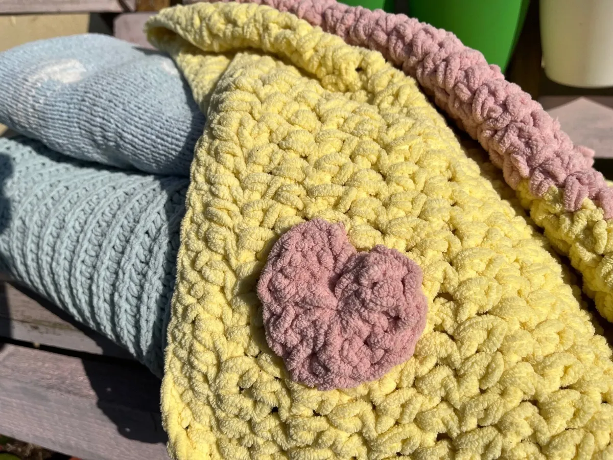 Baby blanket and large floor mat bundle - Image 3