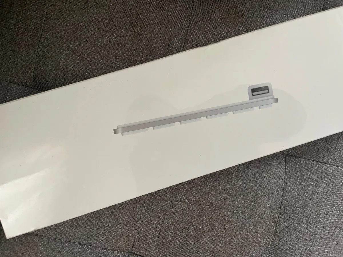 Apple keyboard - Image 1