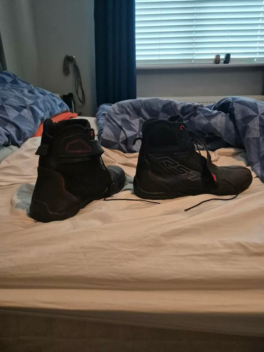 Motorbike gear - Image 4