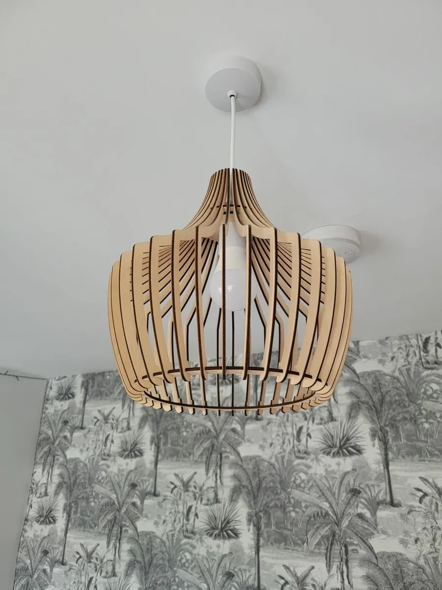 The wooden lampshade - Image 1