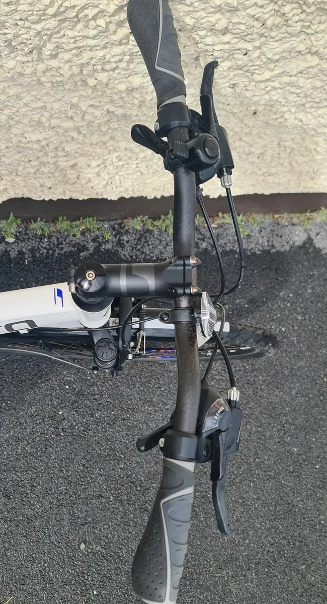 Carrera Crossfire Hybrid Bike  Like New - Image 4