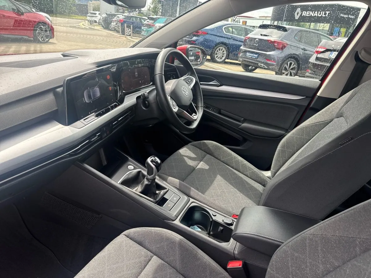 Volkswagen Golf Life 2.0tdi 115HP Manual - Image 3