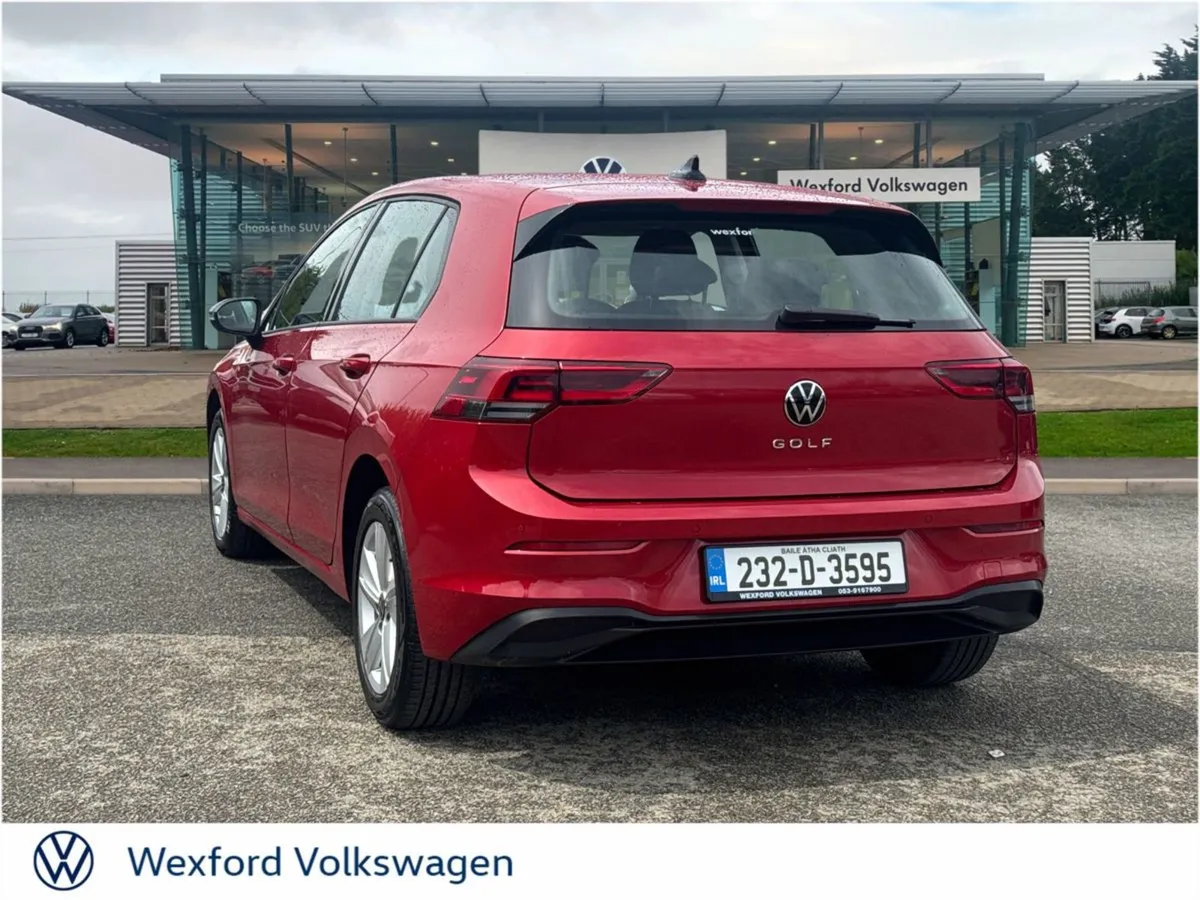 Volkswagen Golf Life 2.0tdi 115HP Manual - Image 4