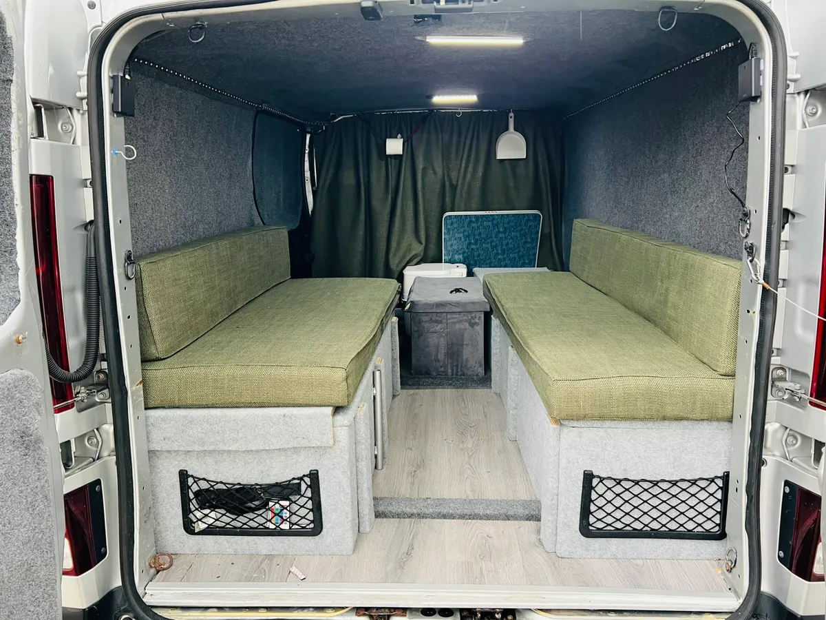 2018 Renault Trafic 2.0 Dci 125 Bhp sport Stealth - Image 3