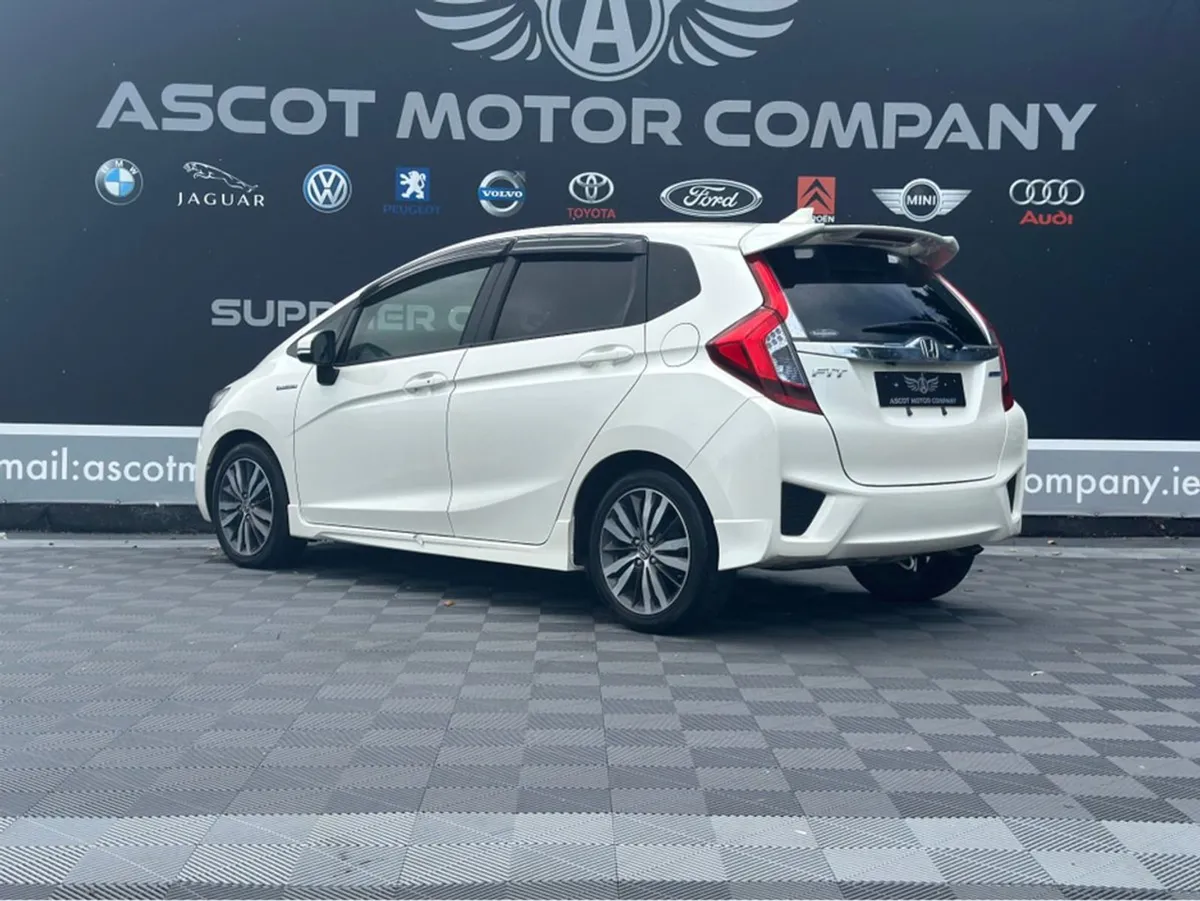 Honda Fit Hybrid - Image 3
