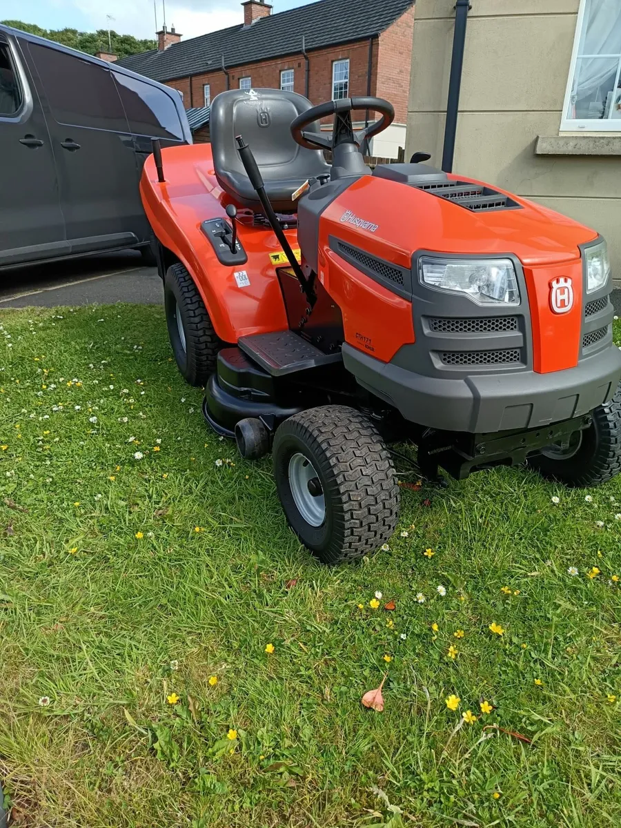 Husqvarna petrol ride on lawnmower - Image 2