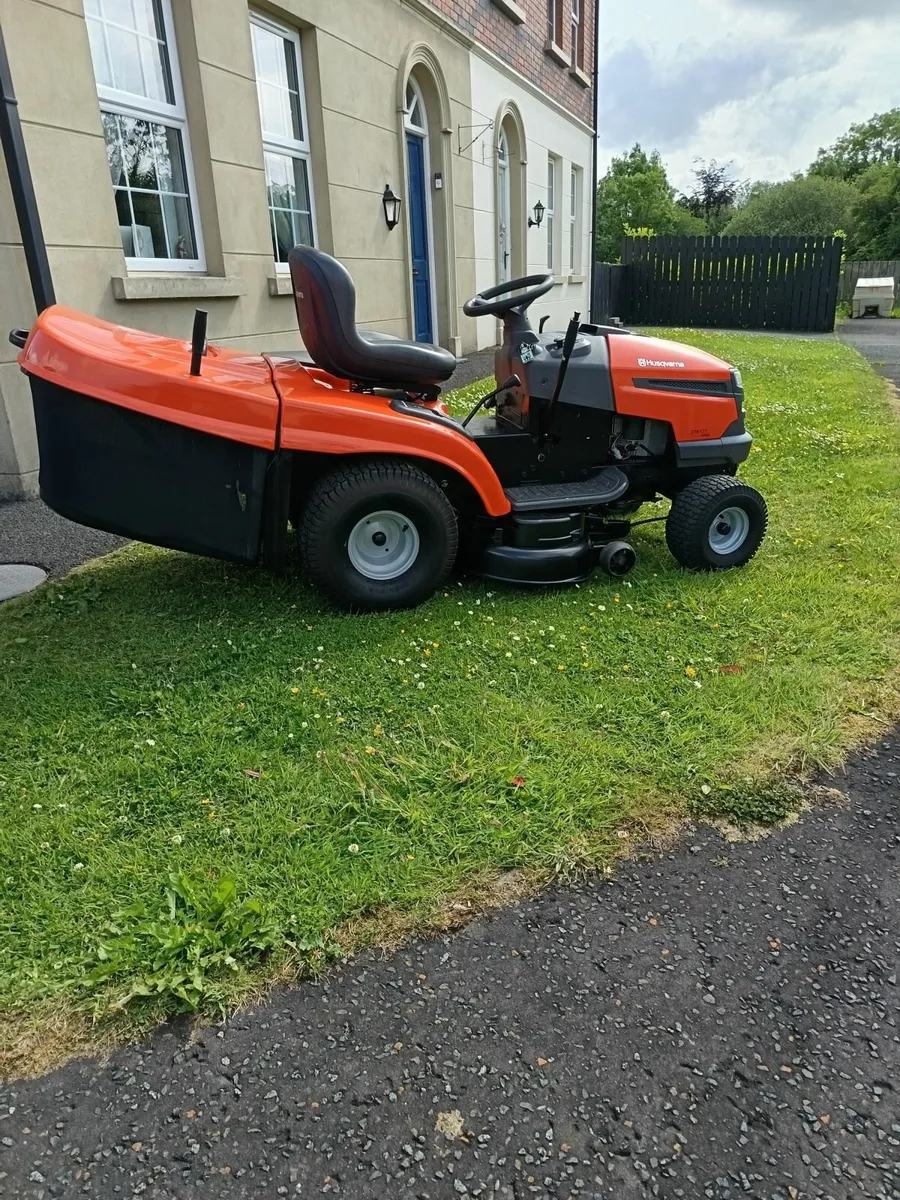 Husqvarna petrol ride on lawnmower - Image 4