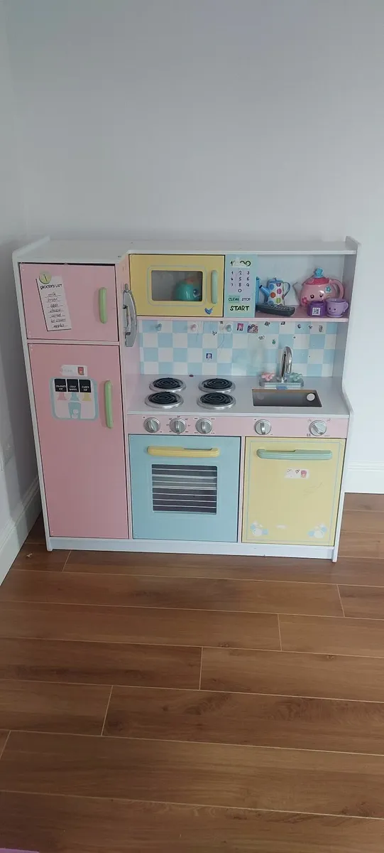 Play Kitchen - Image 2