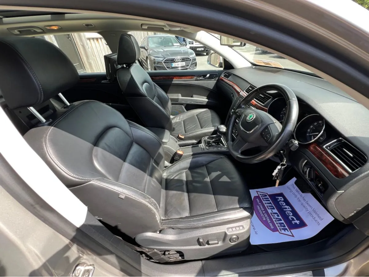 Skoda Superb  limited 4x4//auto//pan Roof//full L - Image 3