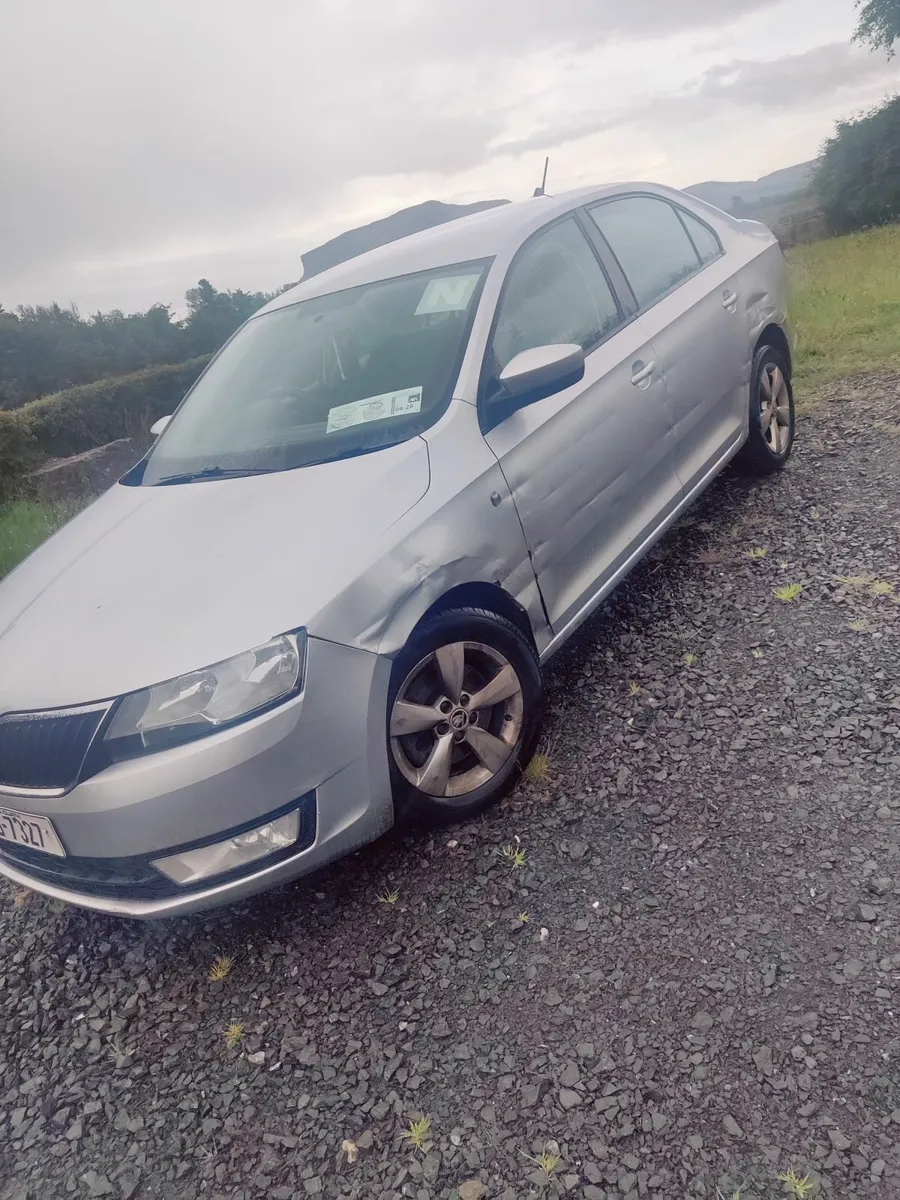 Skoda Rapid 2014 - Image 2