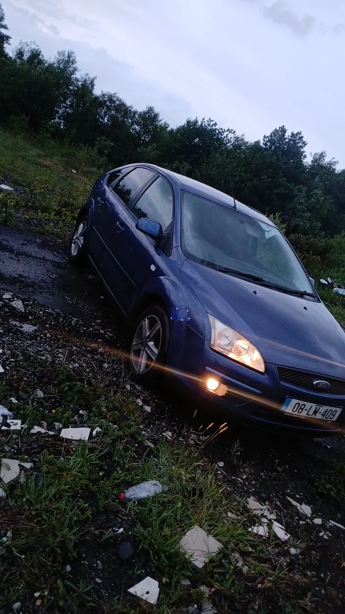 2008 ford focus 1.4 petrol 218,000km nct & tax out - Image 2