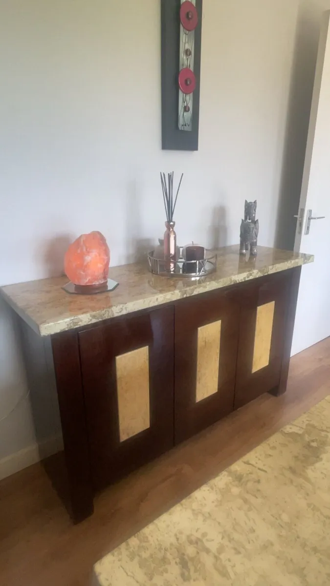 Marble table and sideboard - Image 2