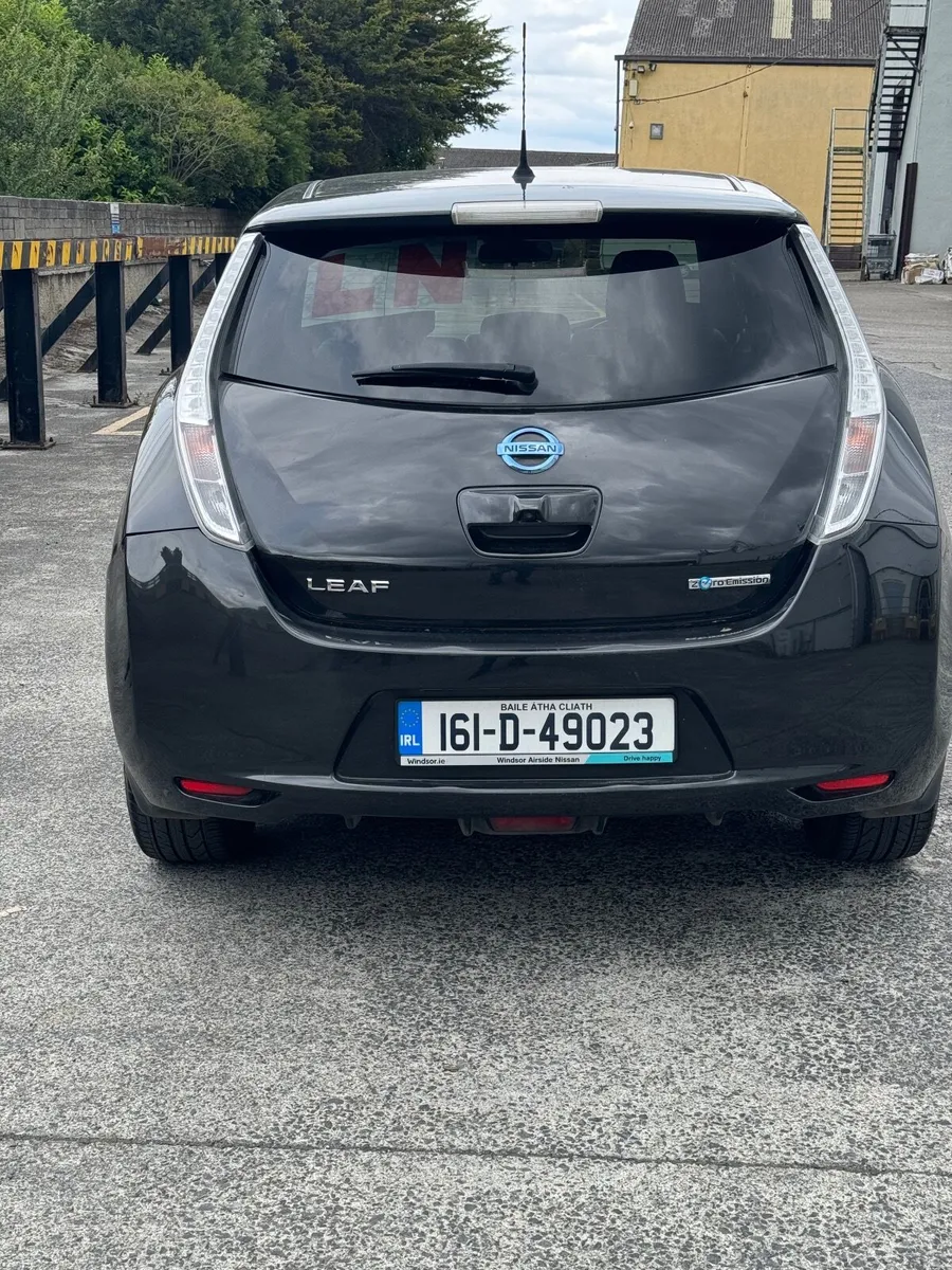 161 Nissan Leaf XE (high spec) Teckna leather - Image 4