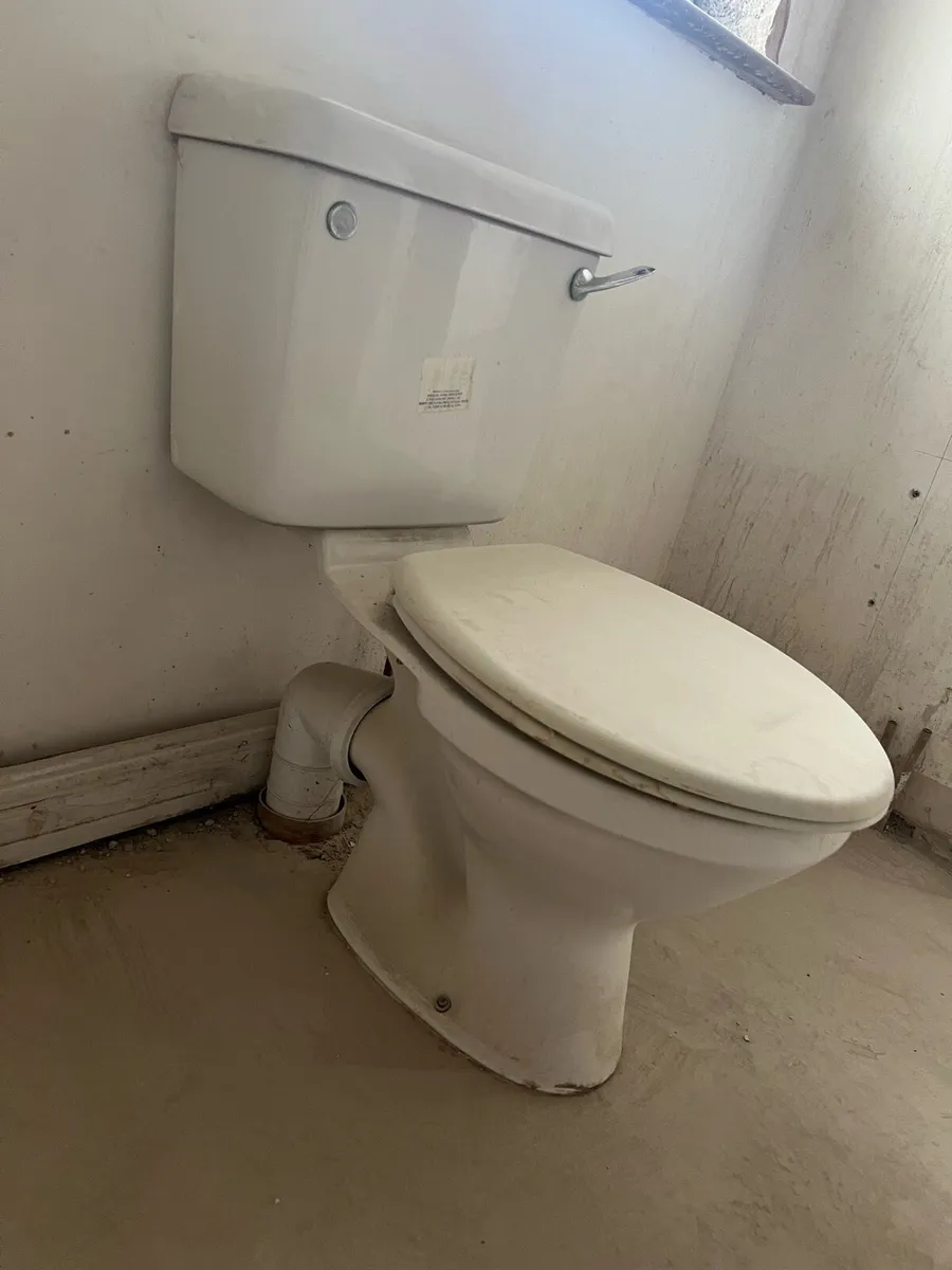 Toilet - Image 2