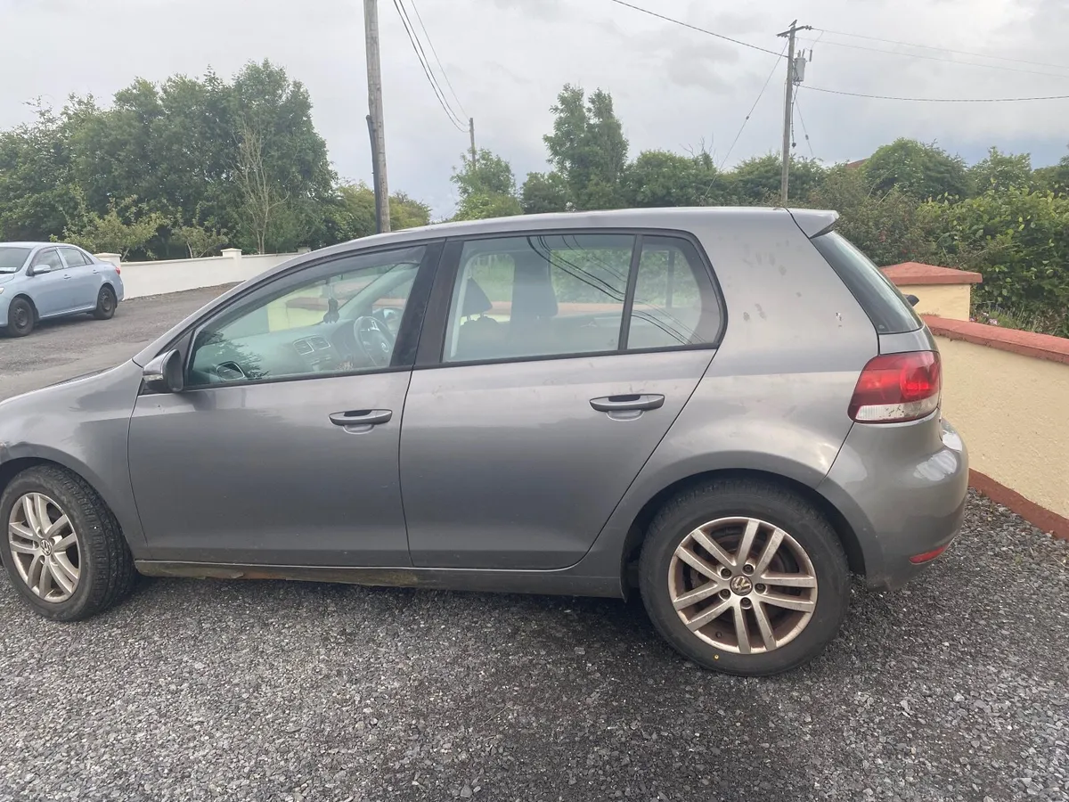 Volkswagen Golf 2010 - Image 1