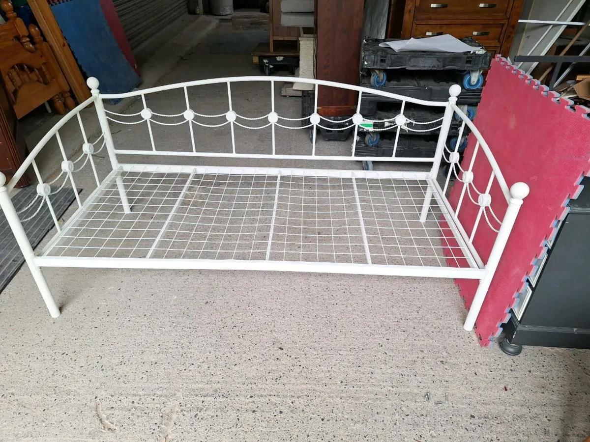 Day bed frame (DELIVERY) - Image 1