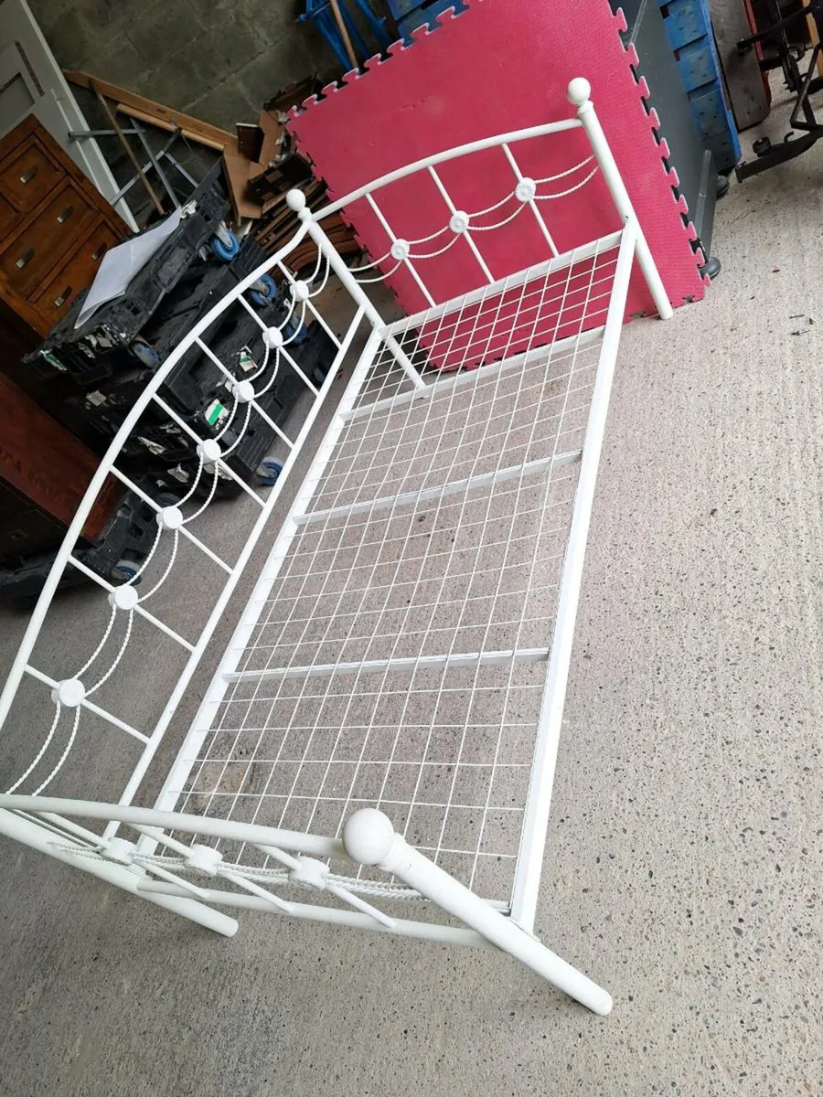 Day bed frame (DELIVERY) - Image 3