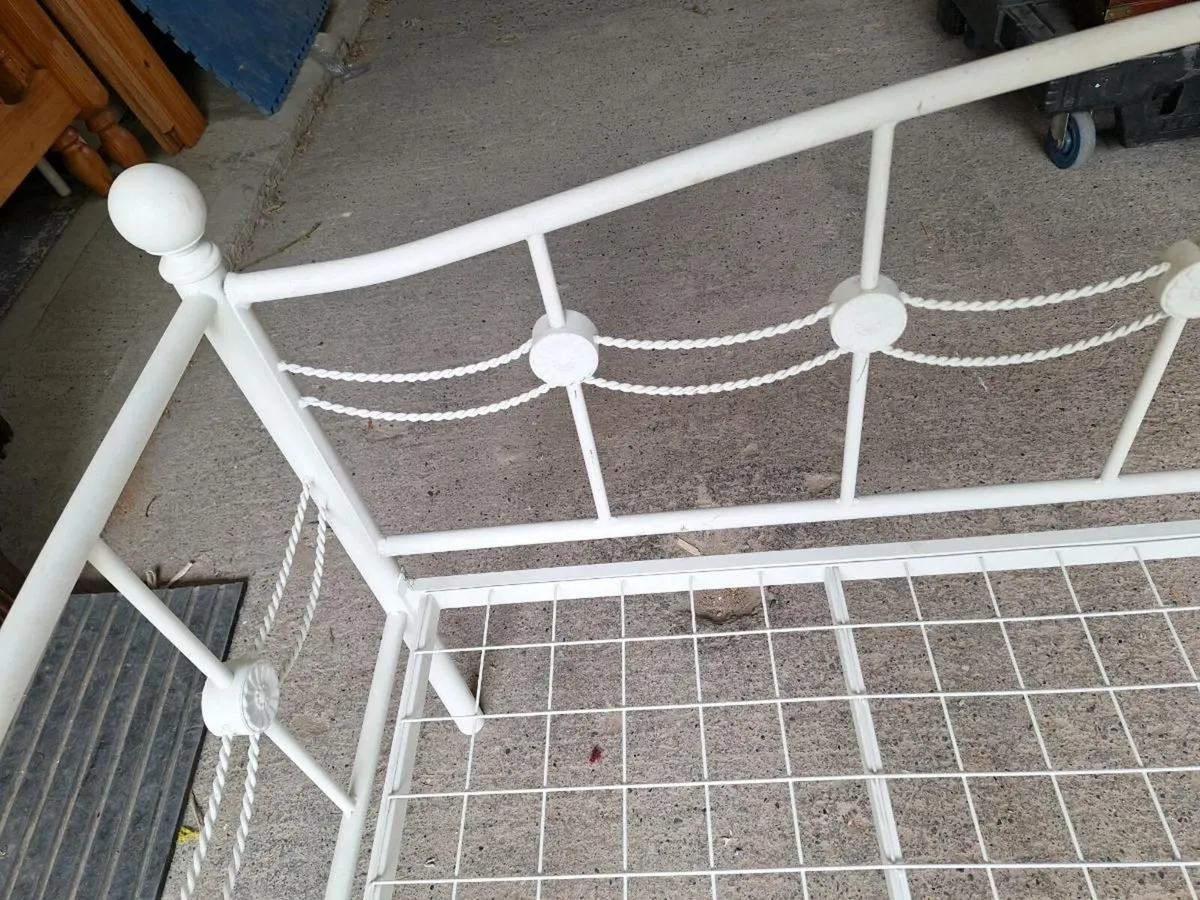 Day bed frame (DELIVERY) - Image 4