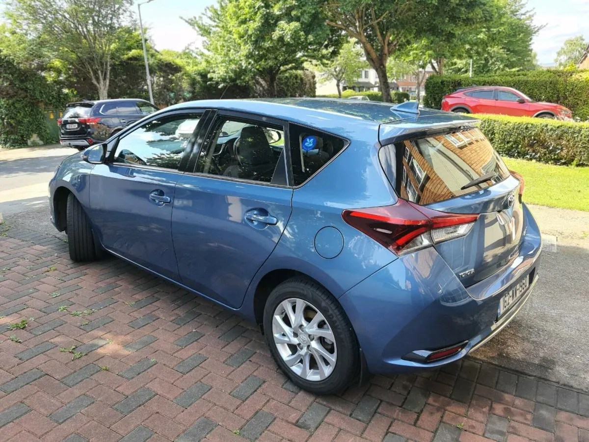 Toyota Auris - Image 2