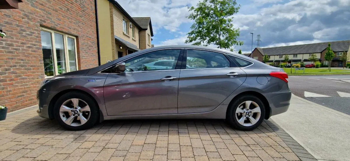 Hyundai I40 Executive Premium Low Mileage - Image 2