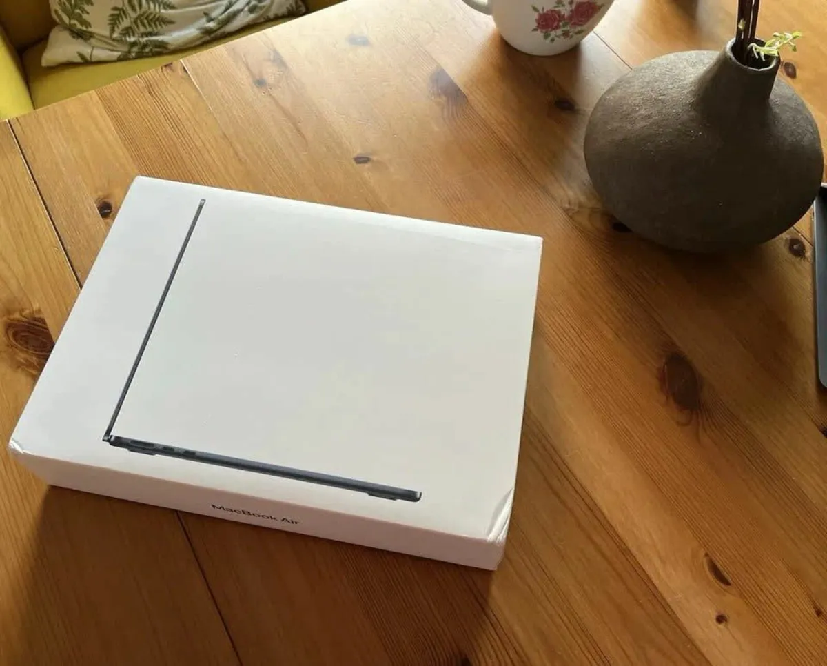 Apple MacBook Air 13.6-inch - Image 3