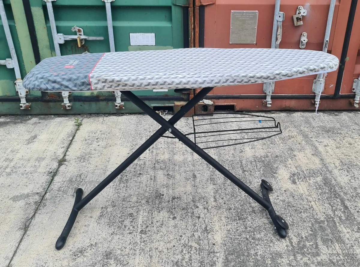 Russell Hobbs Ironing Board – Used (Like New) - Image 1