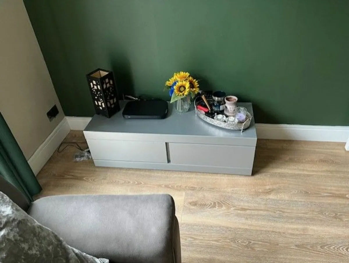 TV Unit - Image 1