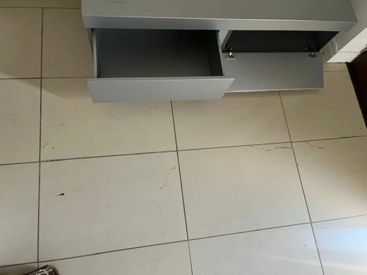 TV Unit - Image 2