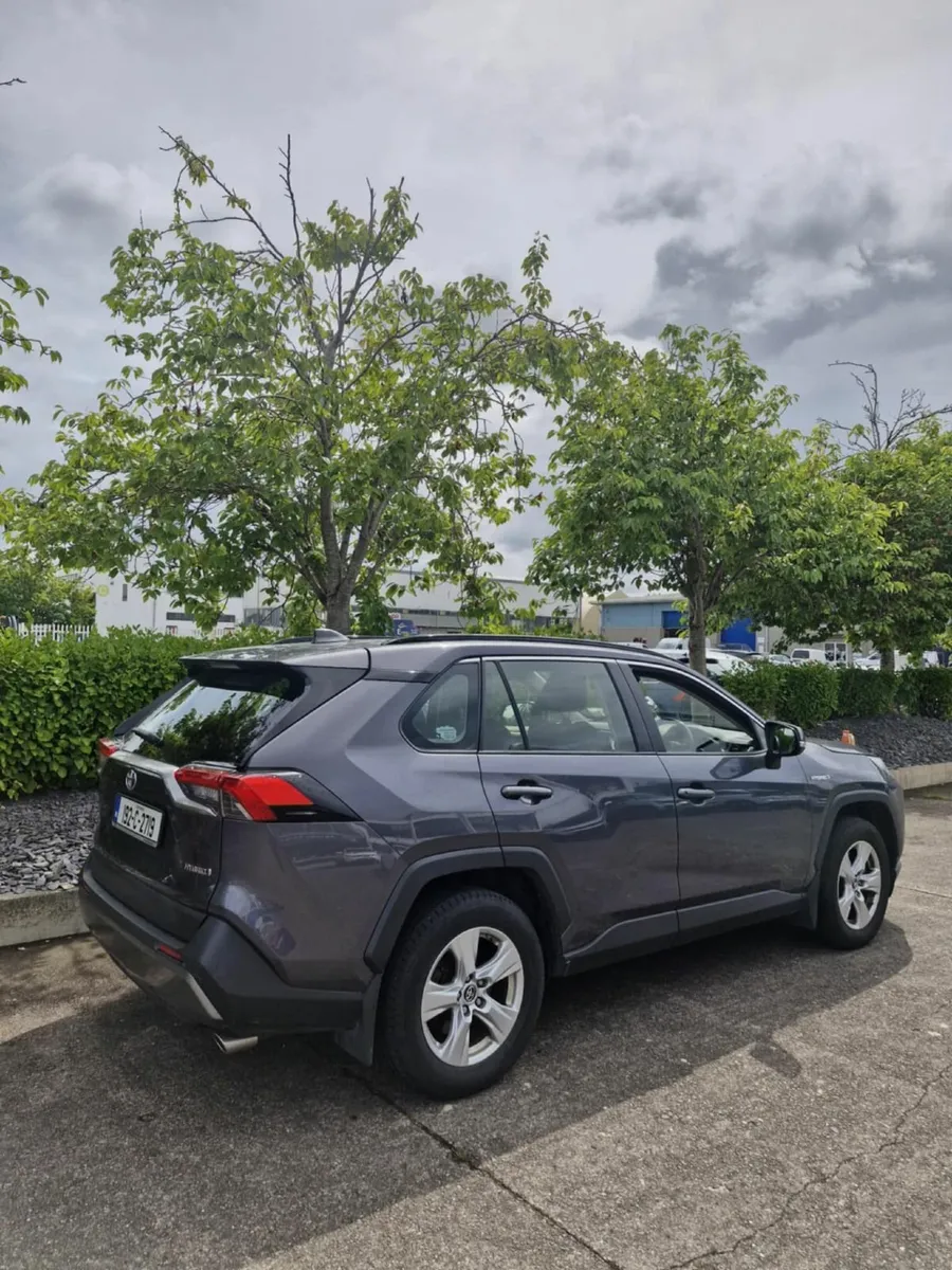 192 Toyota RAV4 2.5 Petrol hybrid, Automatic - Image 3