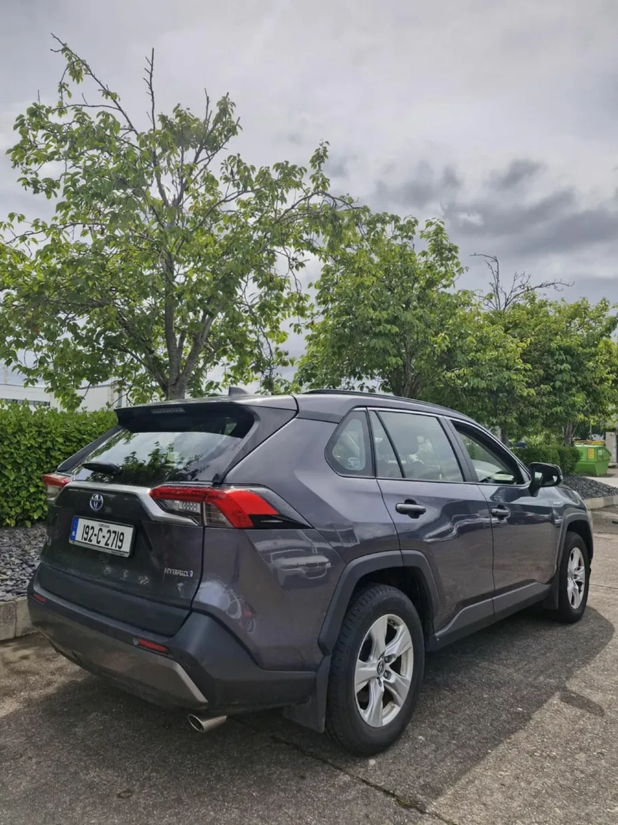 192 Toyota RAV4 2.5 Petrol hybrid, Automatic - Image 4