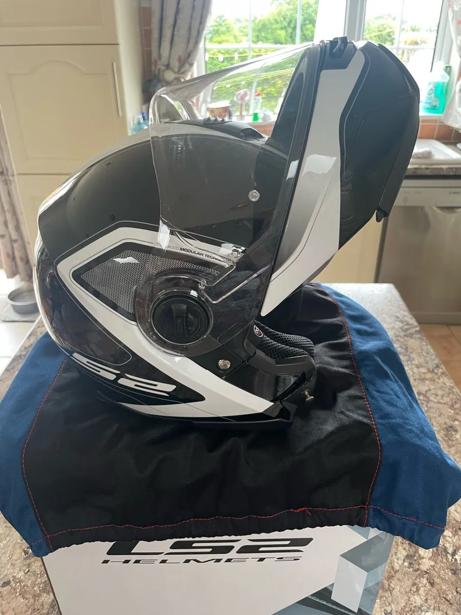 LS2 Modular Helmet and Revit ladies Textile Jacket - Image 3