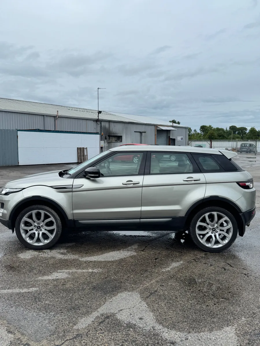 Land Rover Range Rover Evoque 2011 low km - Image 3