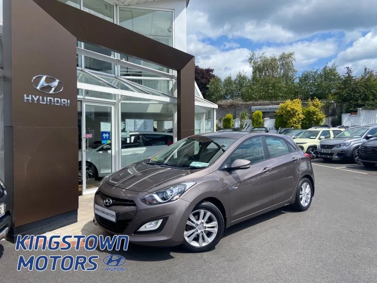Hyundai i30 1.6 DSL Deluxe 4DR - Image 1