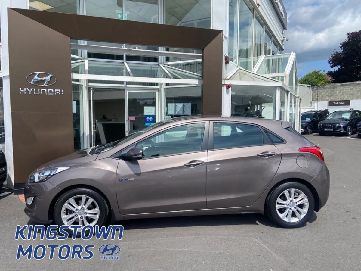 Hyundai i30 1.6 DSL Deluxe 4DR - Image 3