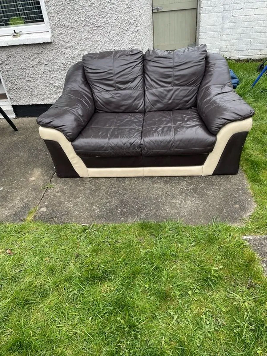 2 seater leather sofa - Image 3
