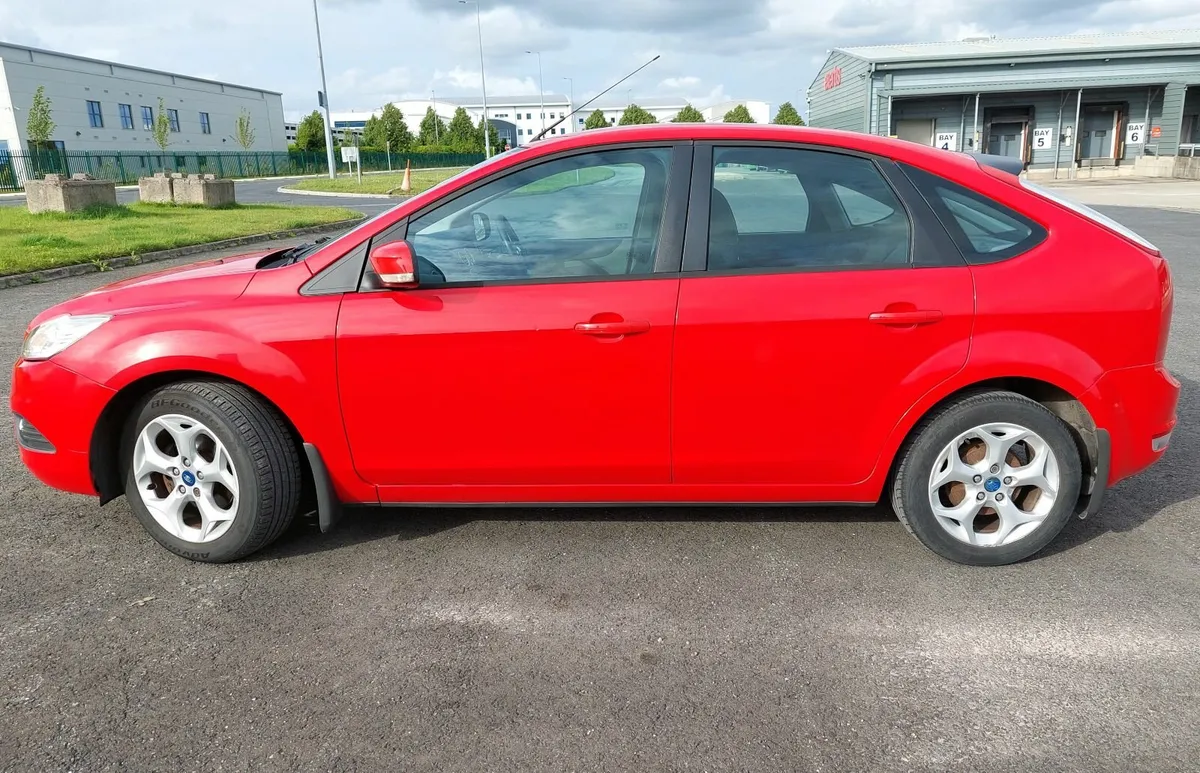 Ford Focus 2011 - Image 1