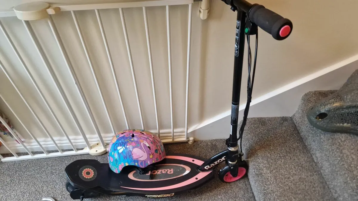 Razor Kid Power Core E90 Electric Scooter & helmet - Image 2