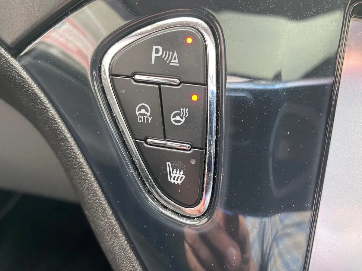 Opel Corsa 2016 - Image 2