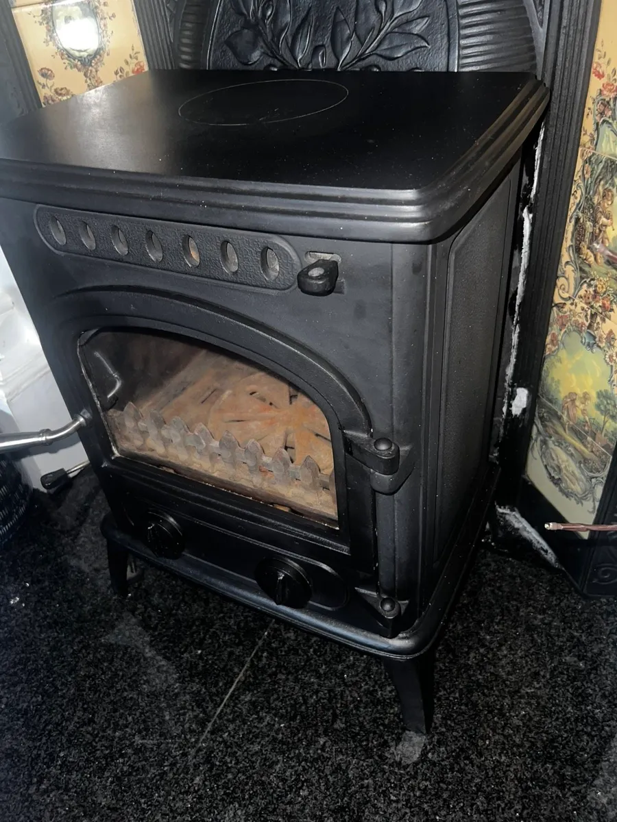 Wood burning stove - Image 1