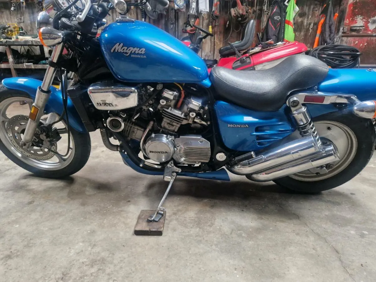 Honda Super Magna - Image 2