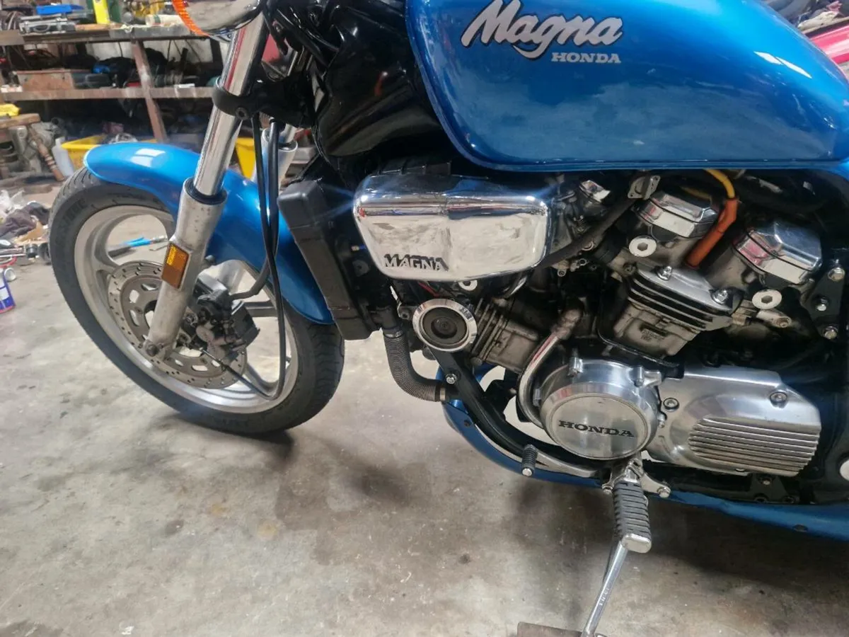 Honda Super Magna - Image 3