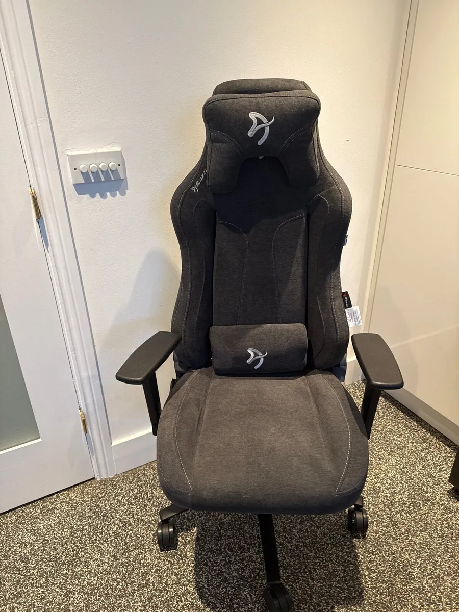 Office/ Gaming chair - Image 1