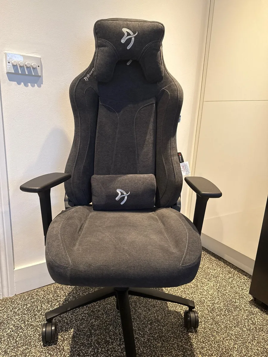 Office/ Gaming chair - Image 3