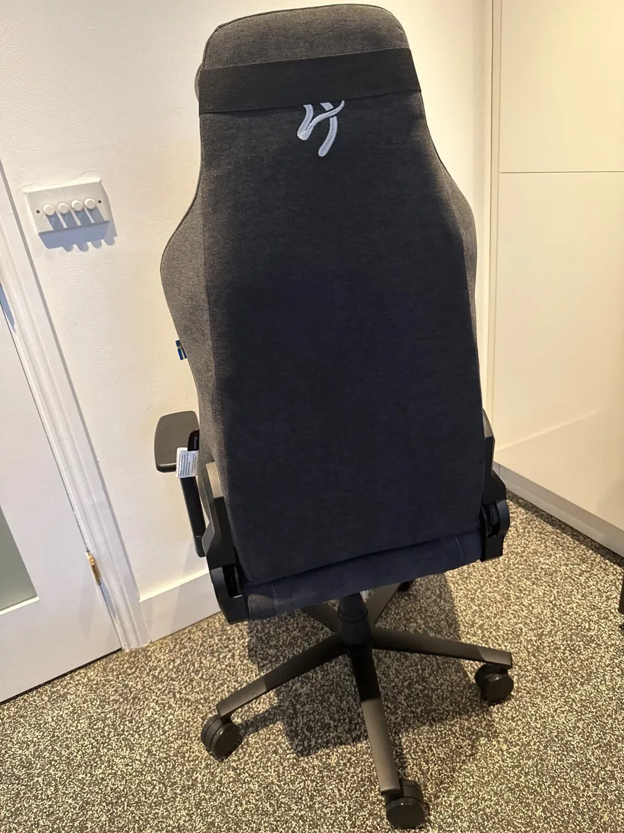 Office/ Gaming chair - Image 4